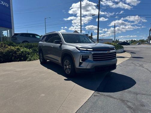 Sterling Gray Metallic 2026 Chevrolet Traverse LT