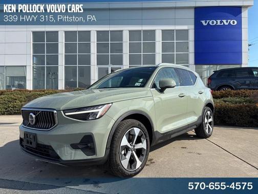 2023 Volvo XC40 B5 Plus Bright Theme