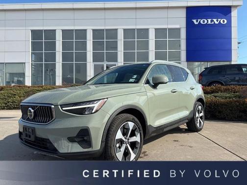 2023 Volvo XC40 B5 Plus Bright Theme
