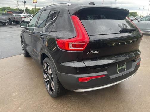 2025 Volvo XC40 B5 Plus Bright Theme