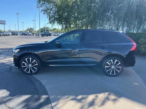 2024 Volvo XC60 B5 Plus Dark Theme