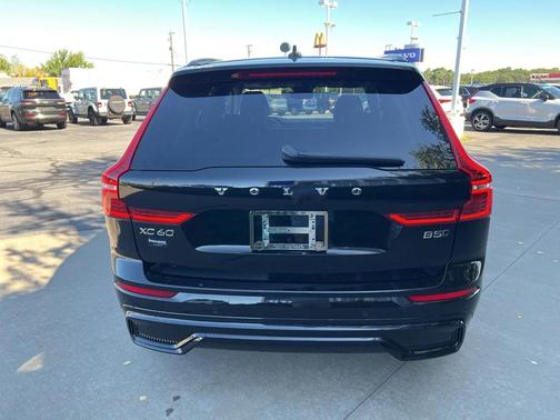 2024 Volvo XC60 B5 Plus Dark Theme