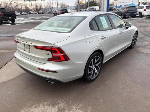 2019 Volvo S60 T6 Momentum