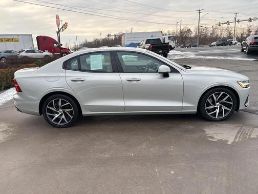 2019 Volvo S60 T6 Momentum