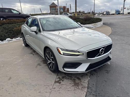 2019 Volvo S60 T6 Momentum