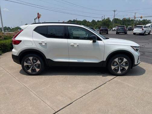 2026 Volvo XC40 B5 Plus