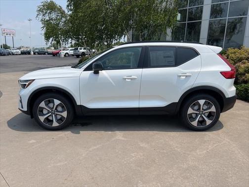 2026 Volvo XC40 B5 Plus