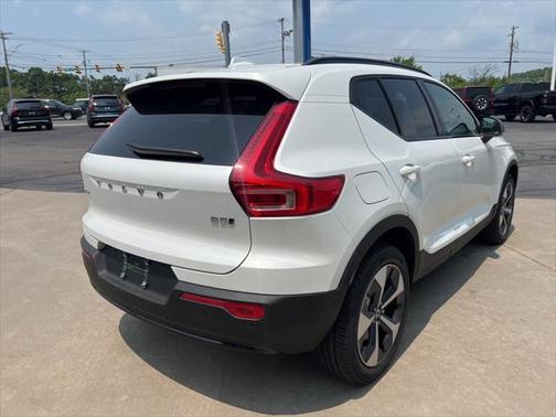 2026 Volvo XC40 B5 Plus