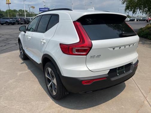 2026 Volvo XC40 B5 Plus