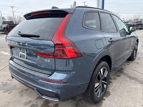 2026 Volvo XC60 B5 Plus