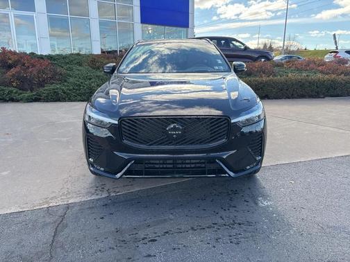 2026 Volvo XC60 B5 Ultra Black Edition