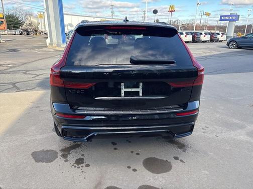 2026 Volvo XC60 B5 Ultra Black Edition