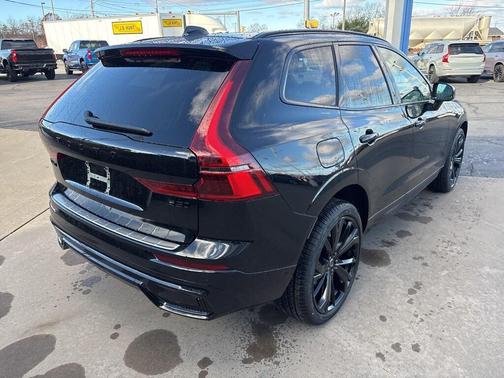 2026 Volvo XC60 B5 Ultra Black Edition