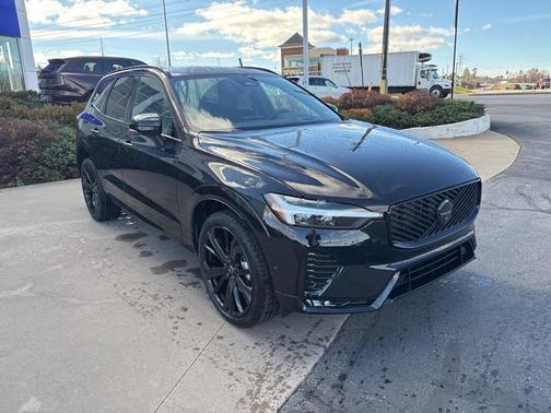 2026 Volvo XC60 B5 Ultra Black Edition