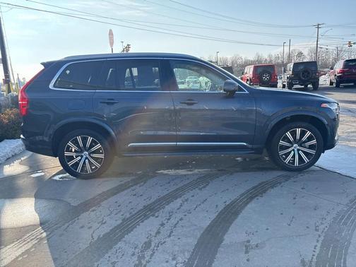 2023 Volvo XC90 B5 Plus