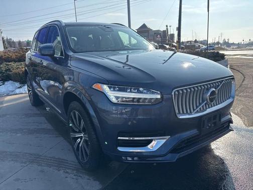 2023 Volvo XC90 B5 Plus