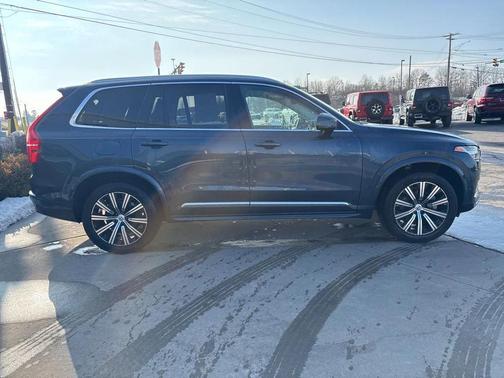 2023 Volvo XC90 B5 Plus