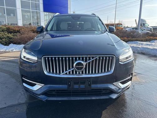 2023 Volvo XC90 B5 Plus