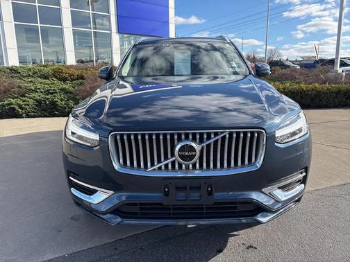 2023 Volvo XC90 B5 Plus