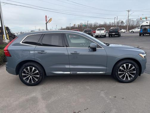 Thunder Grey Metallic 2023 Volvo XC60 B5 Plus Bright Theme