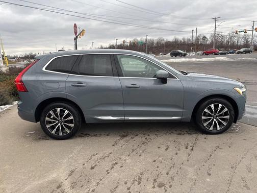 2023 Volvo XC60 B5 Plus Bright Theme