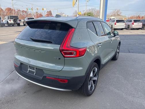 2025 Volvo XC40 B5 Plus Bright Theme