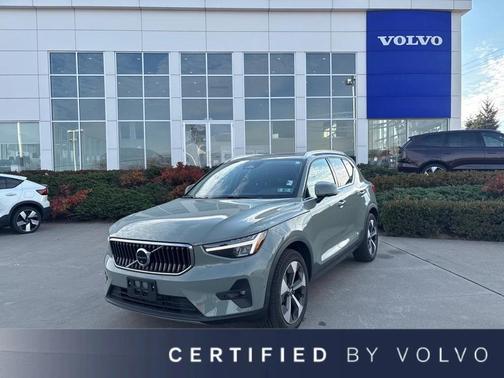 2025 Volvo XC40 B5 Plus Bright Theme