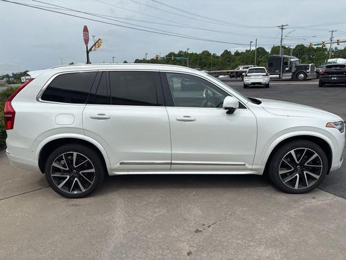 Crystal White Metallic 2023 Volvo XC90 B6 Plus 6-Seater