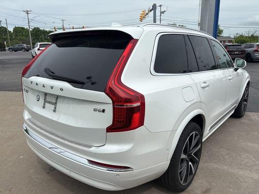 Crystal White Metallic 2023 Volvo XC90 B6 Plus 6-Seater