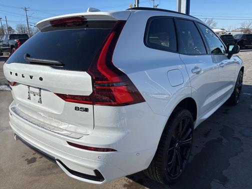 2026 Volvo XC60 B5 Ultra Black Edition