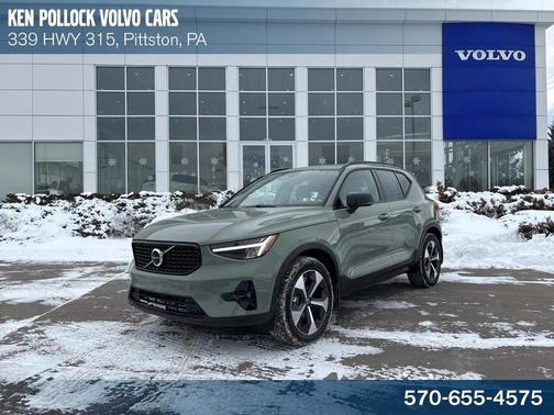 2023 Volvo XC40 B5 Plus Dark Theme