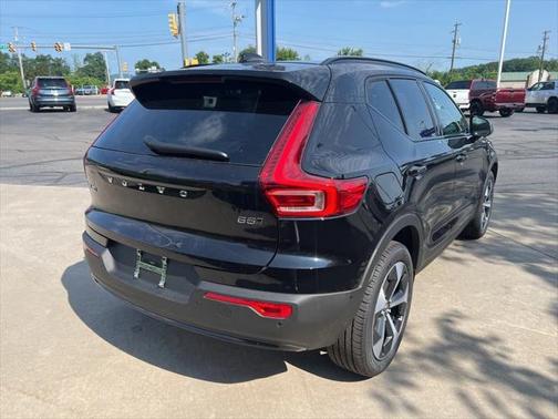 2026 Volvo XC40 B5 Plus