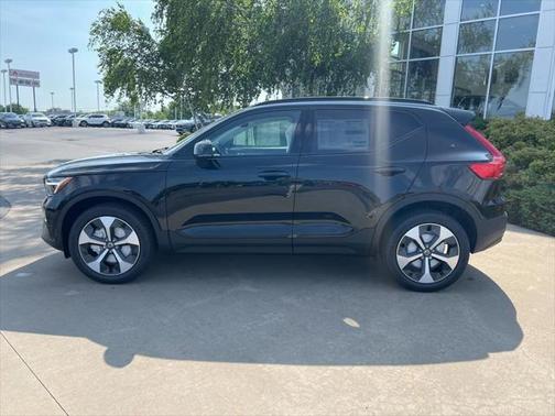 2026 Volvo XC40 B5 Plus