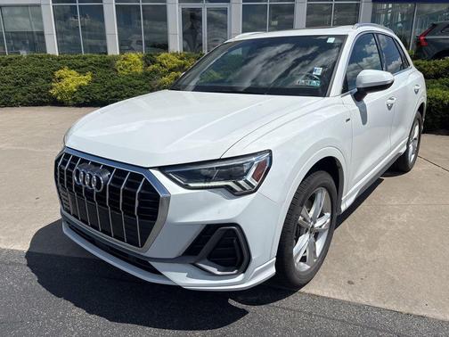 Glacier White Metallic 2024 Audi Q3 45 S line Premium Plus
