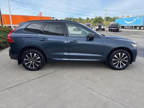 2024 Volvo XC60 B5 Plus Dark Theme