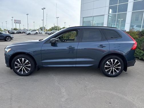 2024 Volvo XC60 B5 Plus Dark Theme