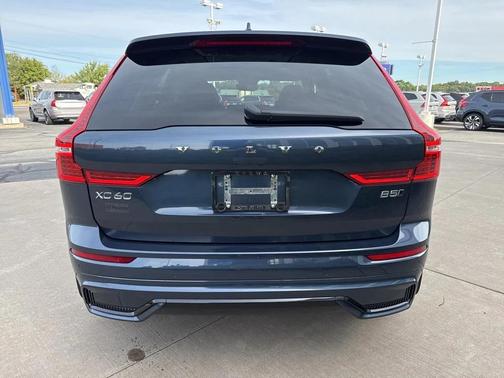 2024 Volvo XC60 B5 Plus Dark Theme