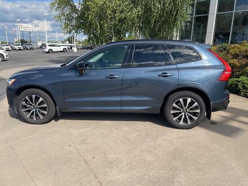 2024 Volvo XC60 B5 Plus Dark Theme