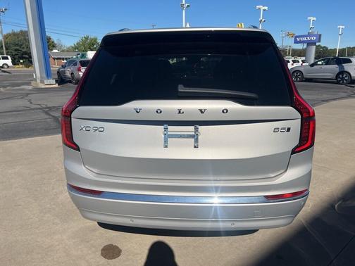 2025 Volvo XC90 B5 Plus 7-Seater