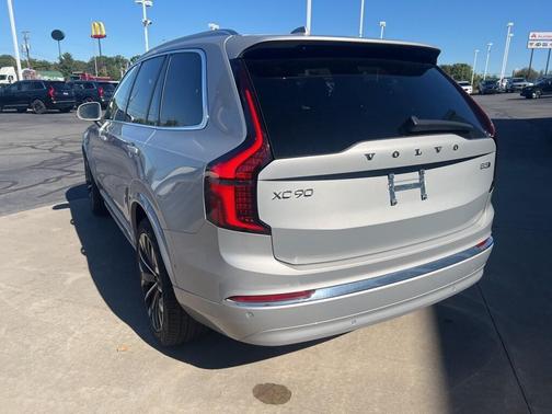 2025 Volvo XC90 B5 Plus 7-Seater
