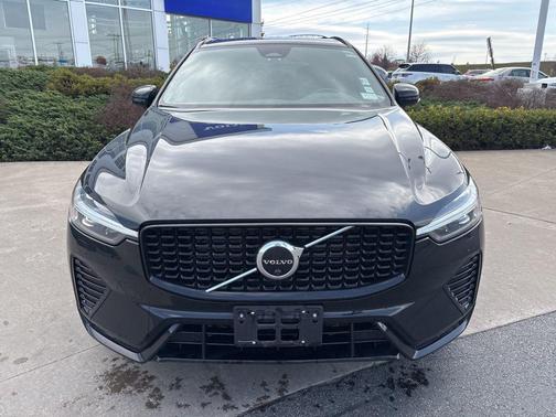 Onyx Black Metallic 2023 Volvo XC60 B5 Plus Dark Theme