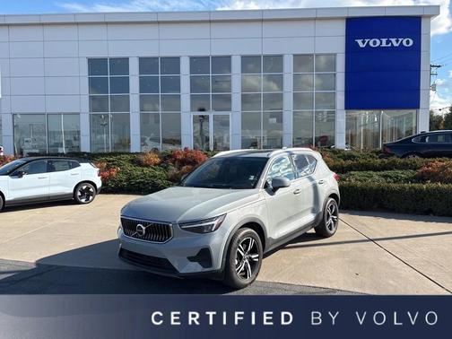 2025 Volvo XC40 B5 Core Bright Theme