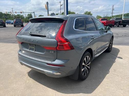 2023 Volvo XC60 B5 Plus Bright Theme