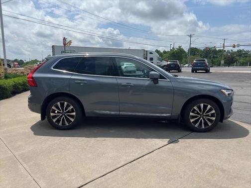 2023 Volvo XC60 B5 Plus Bright Theme