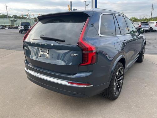 2025 Volvo XC90 B5 Plus 7-Seater