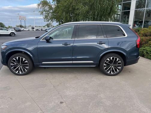 2025 Volvo XC90 B5 Plus 7-Seater