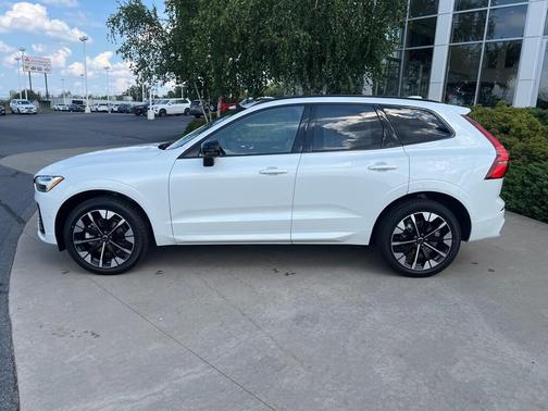 2026 Volvo XC60 B5 Plus