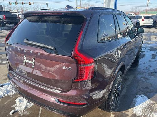 2026 Volvo XC90 B6 Ultra Dark Theme 7-Seater