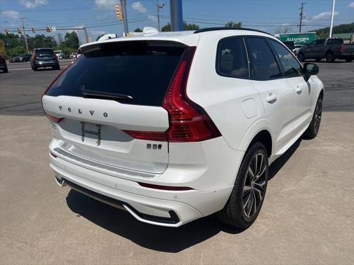 2025 Volvo XC60 B5 Plus
