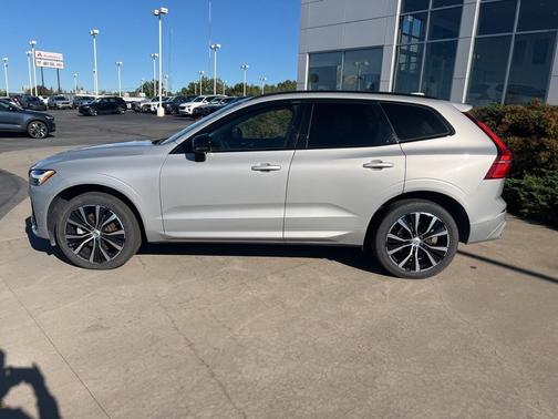 2023 Volvo XC60 B5 Plus Dark Theme